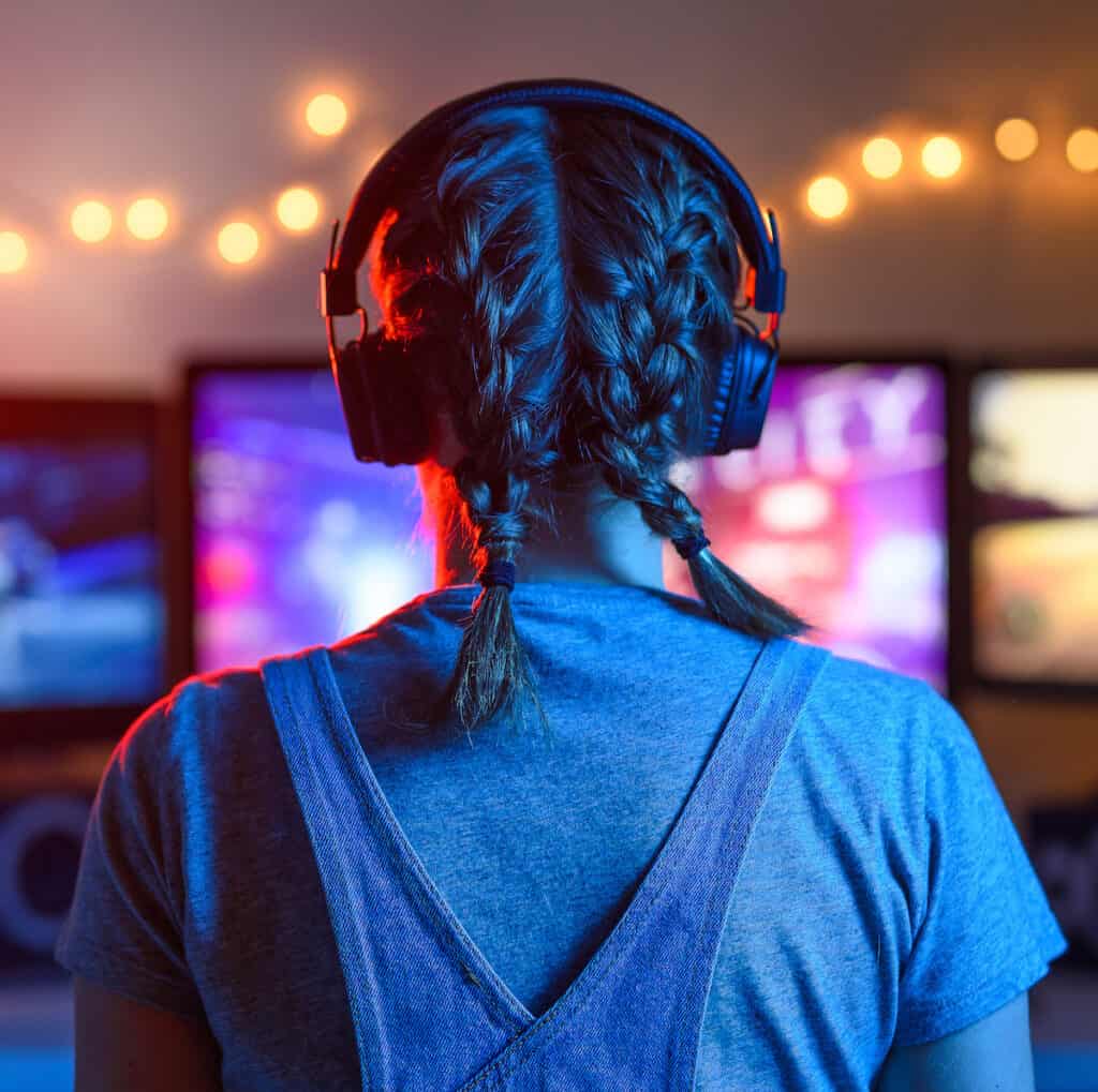 Gamer girl playing in front of a screen